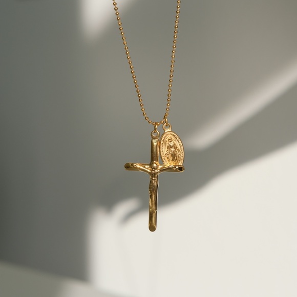💫18K Gold Plated Virgin Mary Cross Necklace - Picture 6 of 6